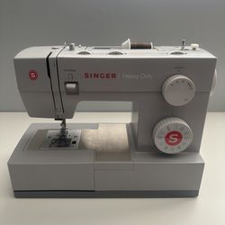 SINGER 4423 Heavy Duty Sewing Machine With Included Accessory Kit