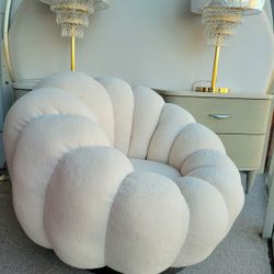 SWIVEL CHAIR BLACK BASE - WHITE BOUCLE