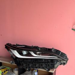  2021 2024 Toyota  Venza   Right Headlight OEM