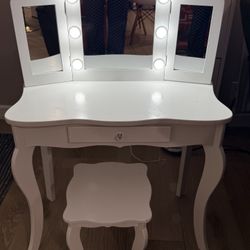 Small Vanity For Kid
