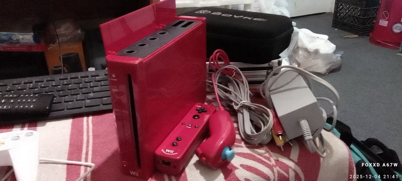 Red Nintendo Wii Mario Edition 25th Anniversary   TRADES ONLY!!!  NO MONEY 
