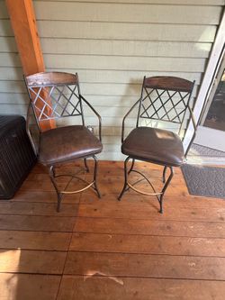 2 Bar/Swivel chairs