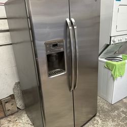 GE side-by-side with water and icemaker can deliver