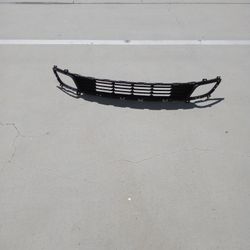 18 Front Grille Lower Kia Forte