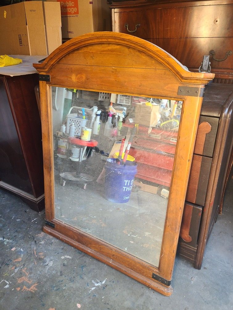 Free Large Mirror Read Ad