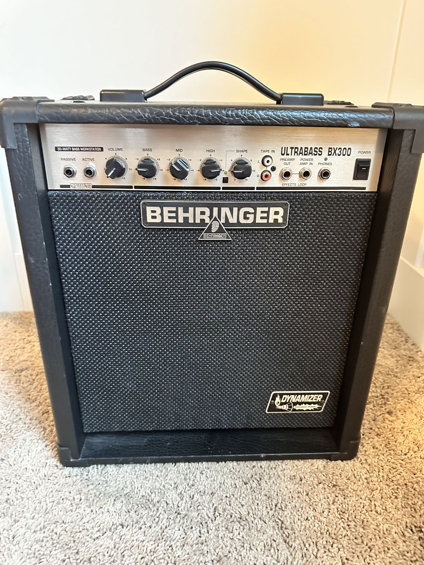 Behringer BX300 Ultrabass 30-Watt 1x10" Bass Combo