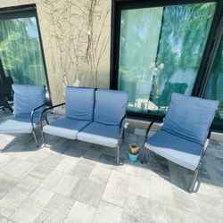 Conversation patio set with blue cushions