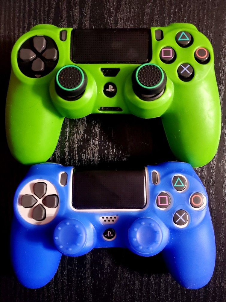 Custom PS4 Controllers 