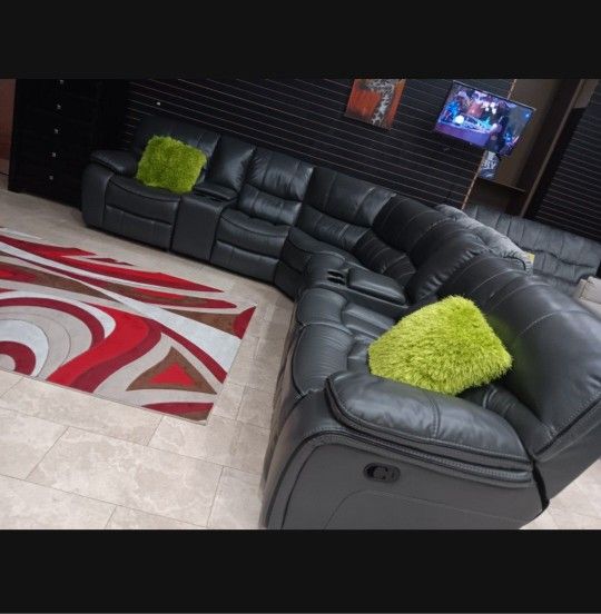*Weekend Special!!!*---Trendy Madrid Gray Leather Reclining Sectional Sofa---Delivery And Financing Available😉