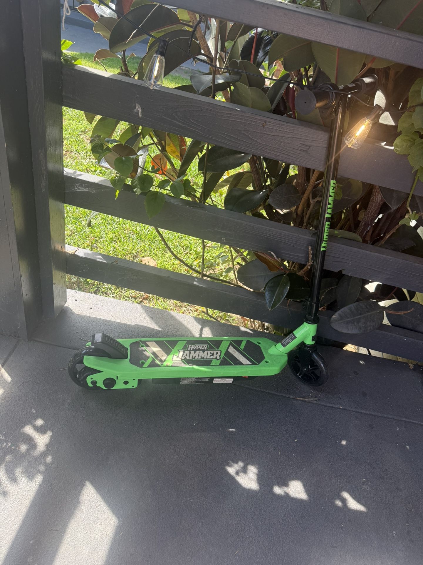 El monopatín eléctrico Hyper Toys Jammer 12V