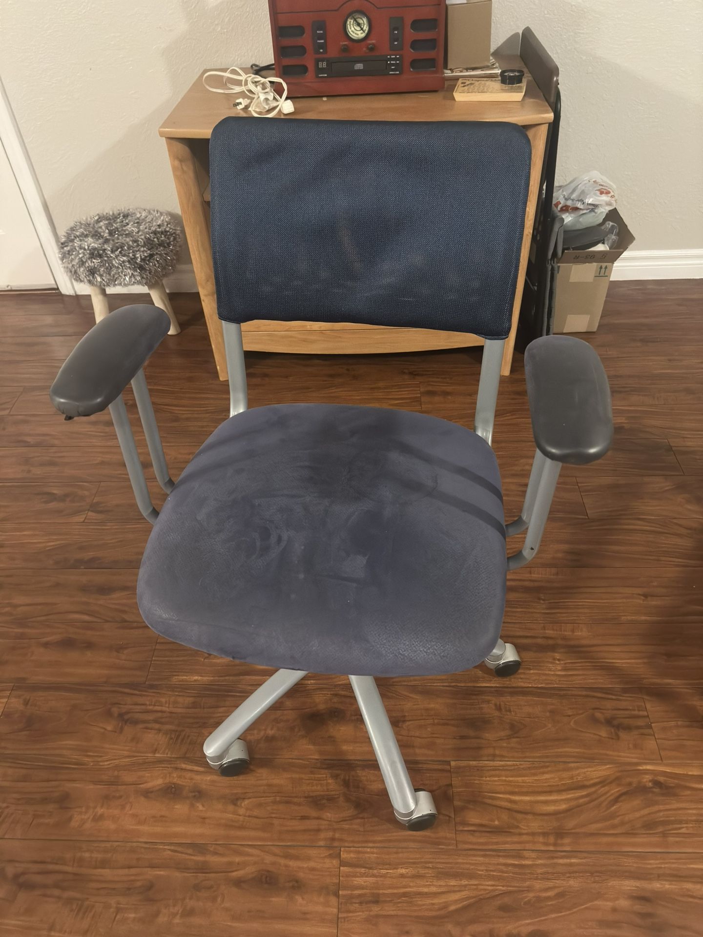 Desk Chair / Sillas
