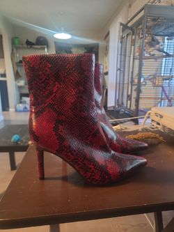GUESS Gomora Stiletto Booties
