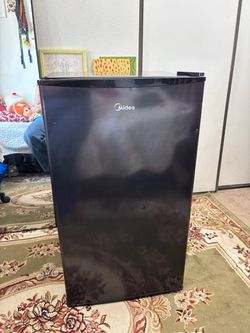 Midea Mini Fridge with Freezer