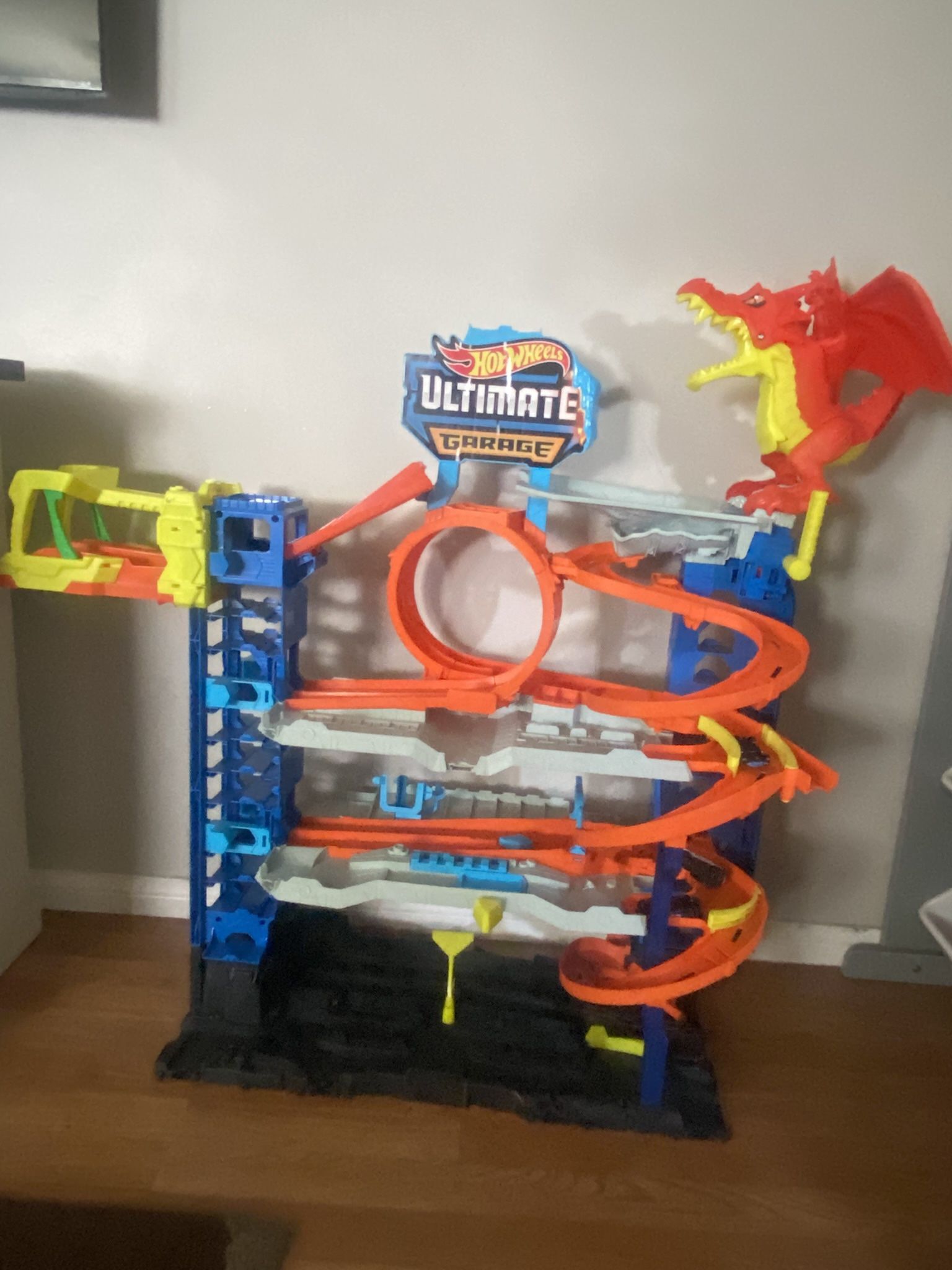Hot Wheels Track Ultimate Garage In Good Condition My Son Dont Really Play With It Thats The Reason Im Selling It Original Price 100