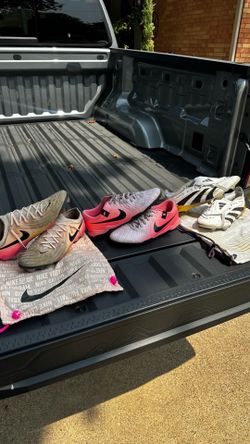 Mens Soccer Cleats Size 9.5