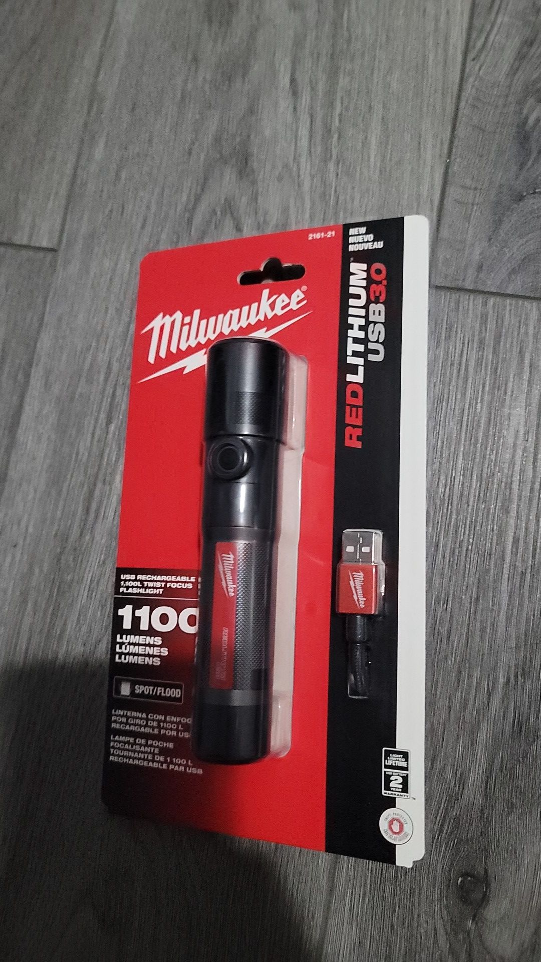 Milwaukee flashlight 1,100 lumens