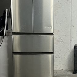 Refrigerator 