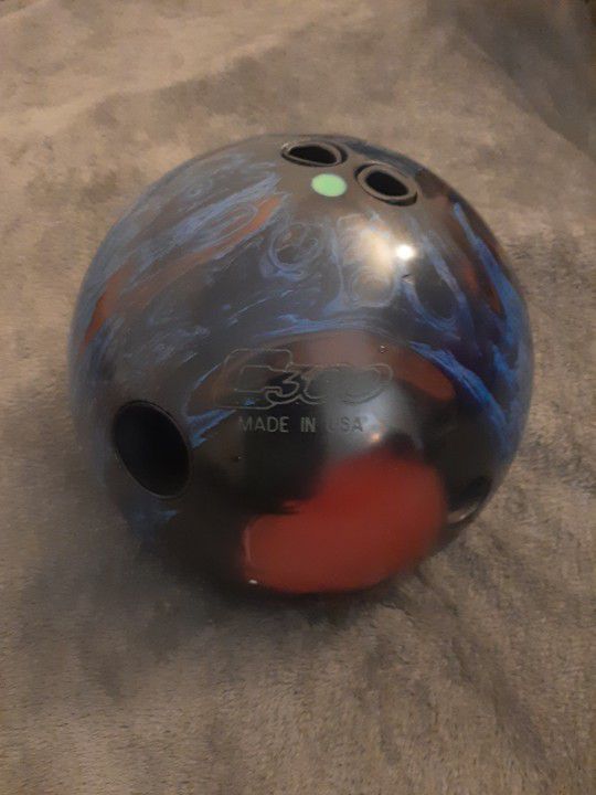 Columbia 300 Swerve 14lb Bowling Ball
