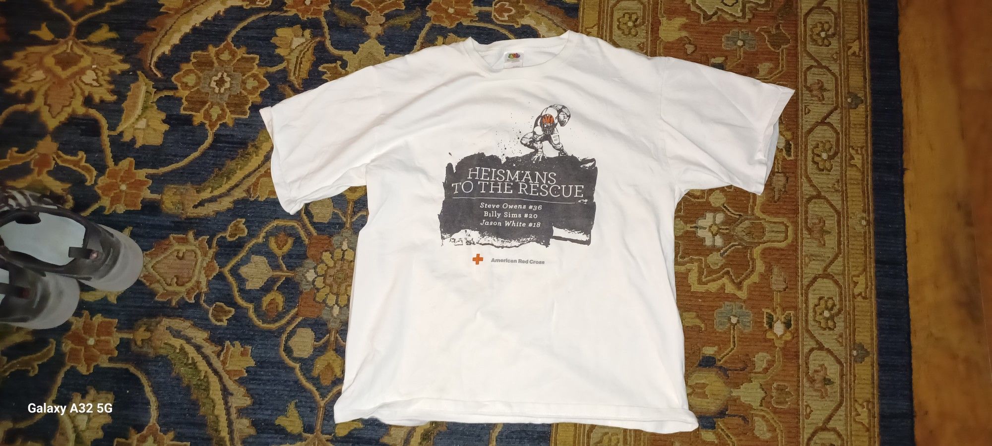 Heismans to the Rescue T-Shirt SOONER FOOTBALL 2012 LG $35obo