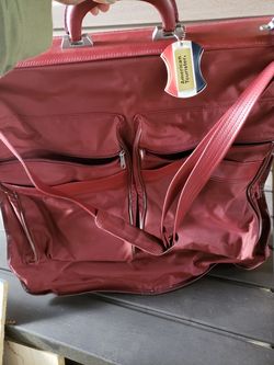 AMERICAN TOURISTER GARMENT BAG AND TOILETRY BAG