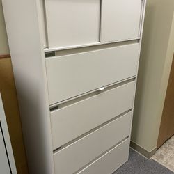 Steelcase Lateral File Cabinet. Like New Condition 