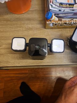 2 Blink Floodlights With Camara And Doorbell