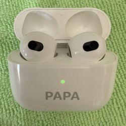 Apple AirPods (3rd Generation) – Right Earbud & Lightning Charging Case – Left Earbud Damaged