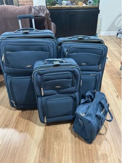 4 piece travel set.