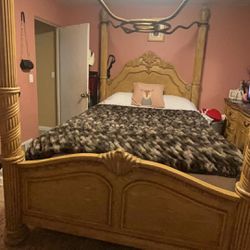Queen Four Piece Set Bedroom 