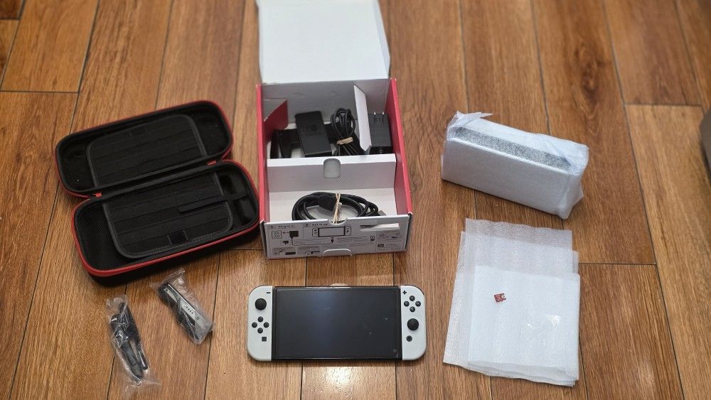 Nintendo Switch OLED + 1TB SD card + Case
