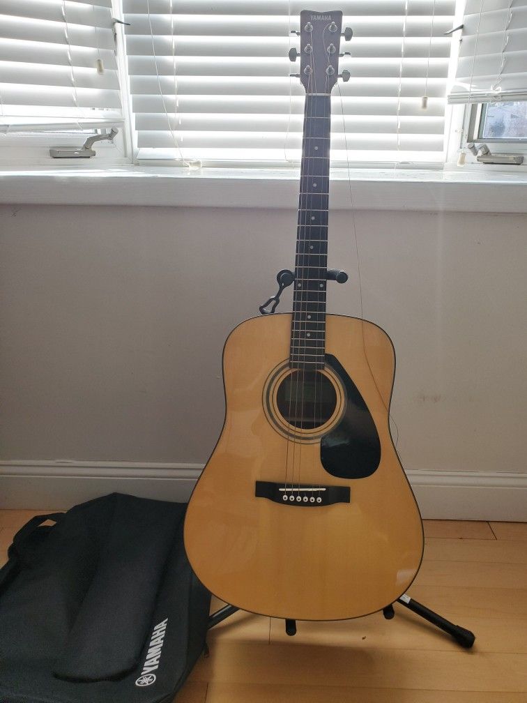 Yamaha Guitar FD01S with Stand And Case