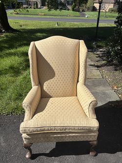 Vintage Wingback Accent Chair | Queen Anne Legs | Beige Diamond Pattern