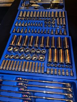 Diehard tool box set