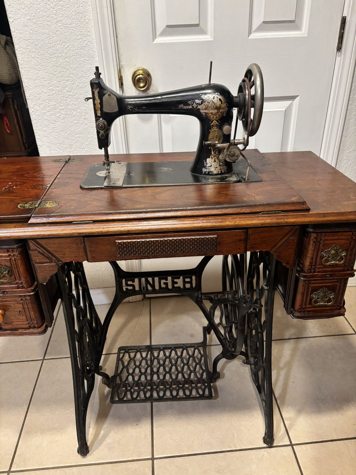 Vintage Singer Sewing Machine
