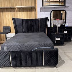 Gorgeous Queen Bedroom Set 🥳🥳🥳