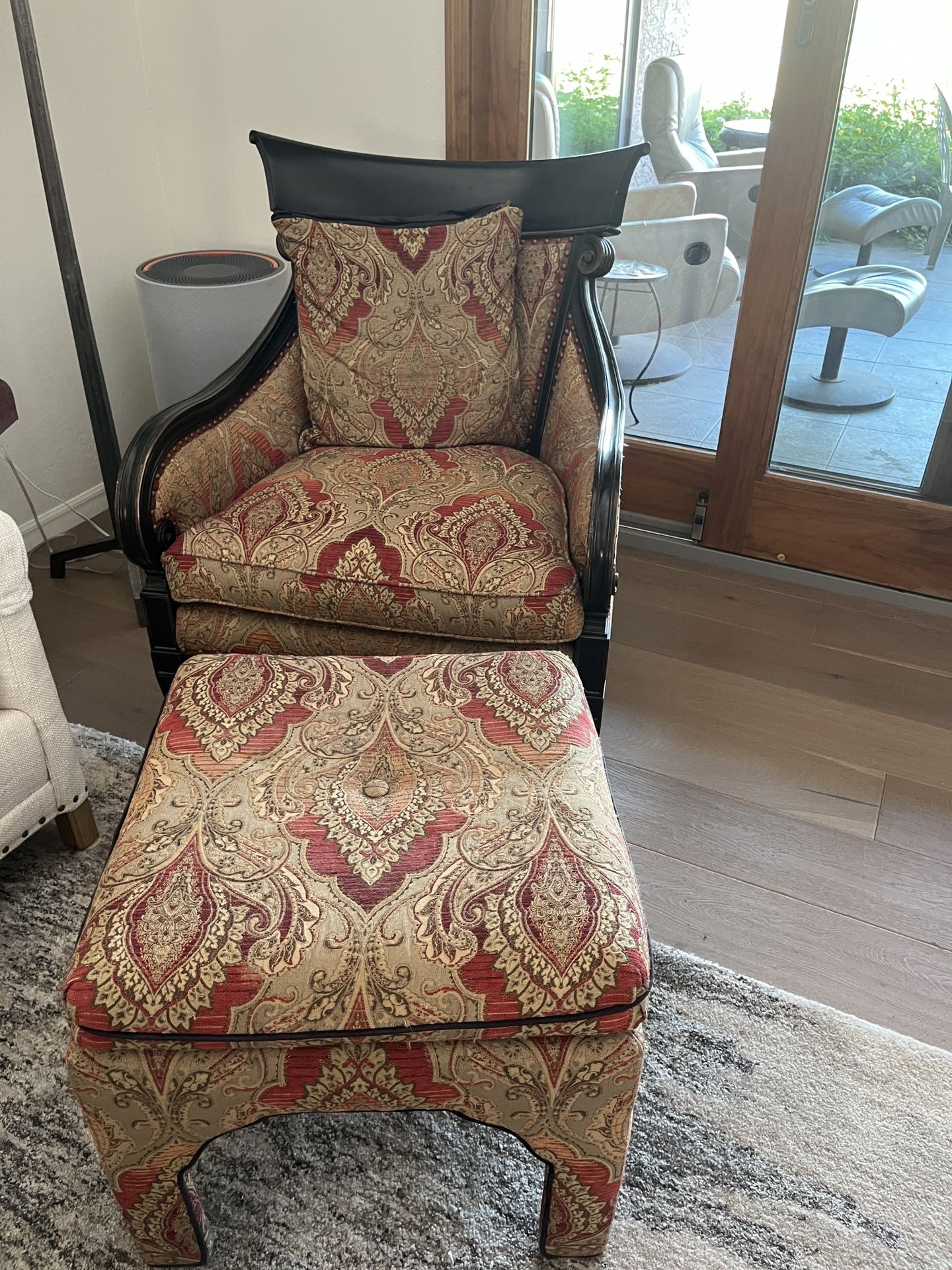 Harmchair Ottoman