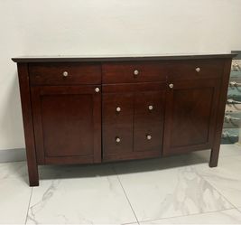 Dresser dining buffet