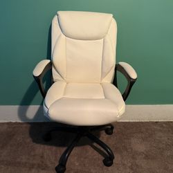 White Padded Office Chair – Swivel Desk Chair