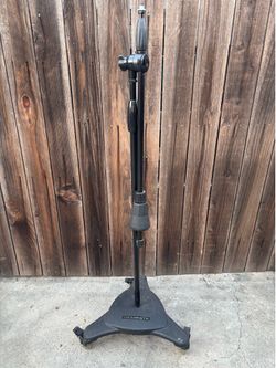 Mic Stand on wheels