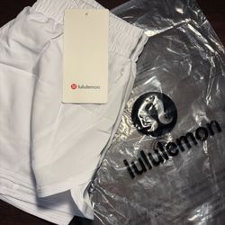 Lululemon White High Rise Women’s Shorts, 4”, Size 8/M