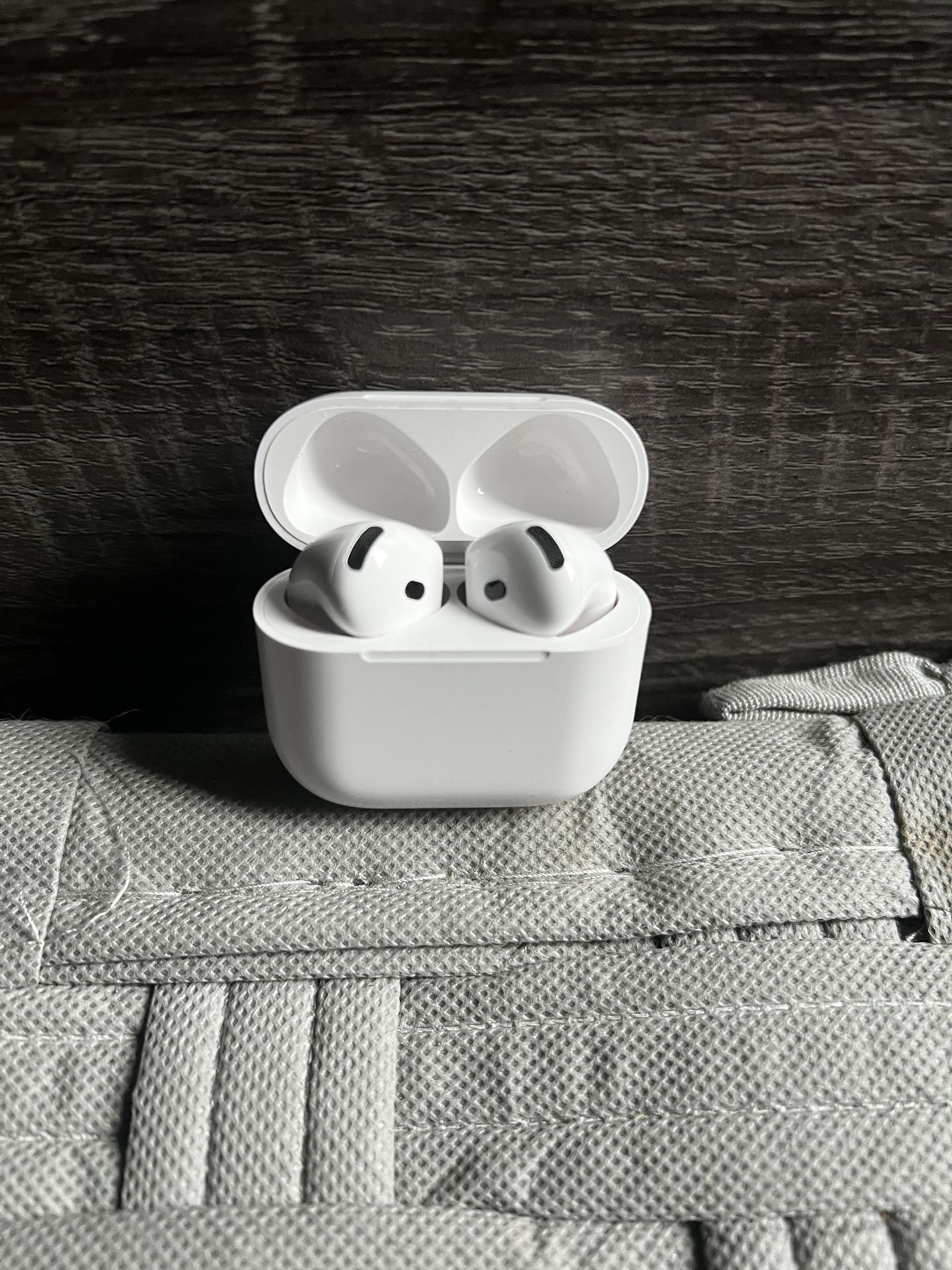 AirPods 4
