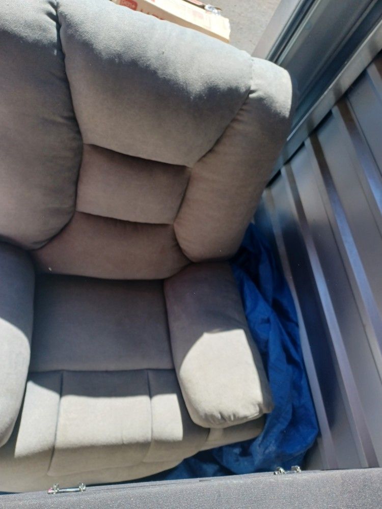 Lift Recliner/ Chair With Heated Vibration Massage