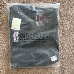 Valley graphic tee size L brand new