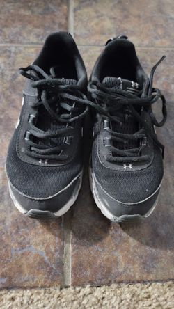 Under Armour Black Tennis Shoes Size 4.5 Youth
