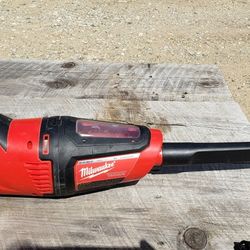 MILWAUKEE M12 CORDLESS HANDHELD  VACUUM 
