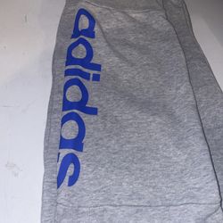 Women Adidas essental sweatpants grey size Large. 1style  A2B001 Size Large