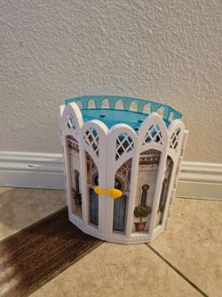 Toy / barbie houses