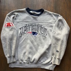 Vintage Patriots NFL Crewneck