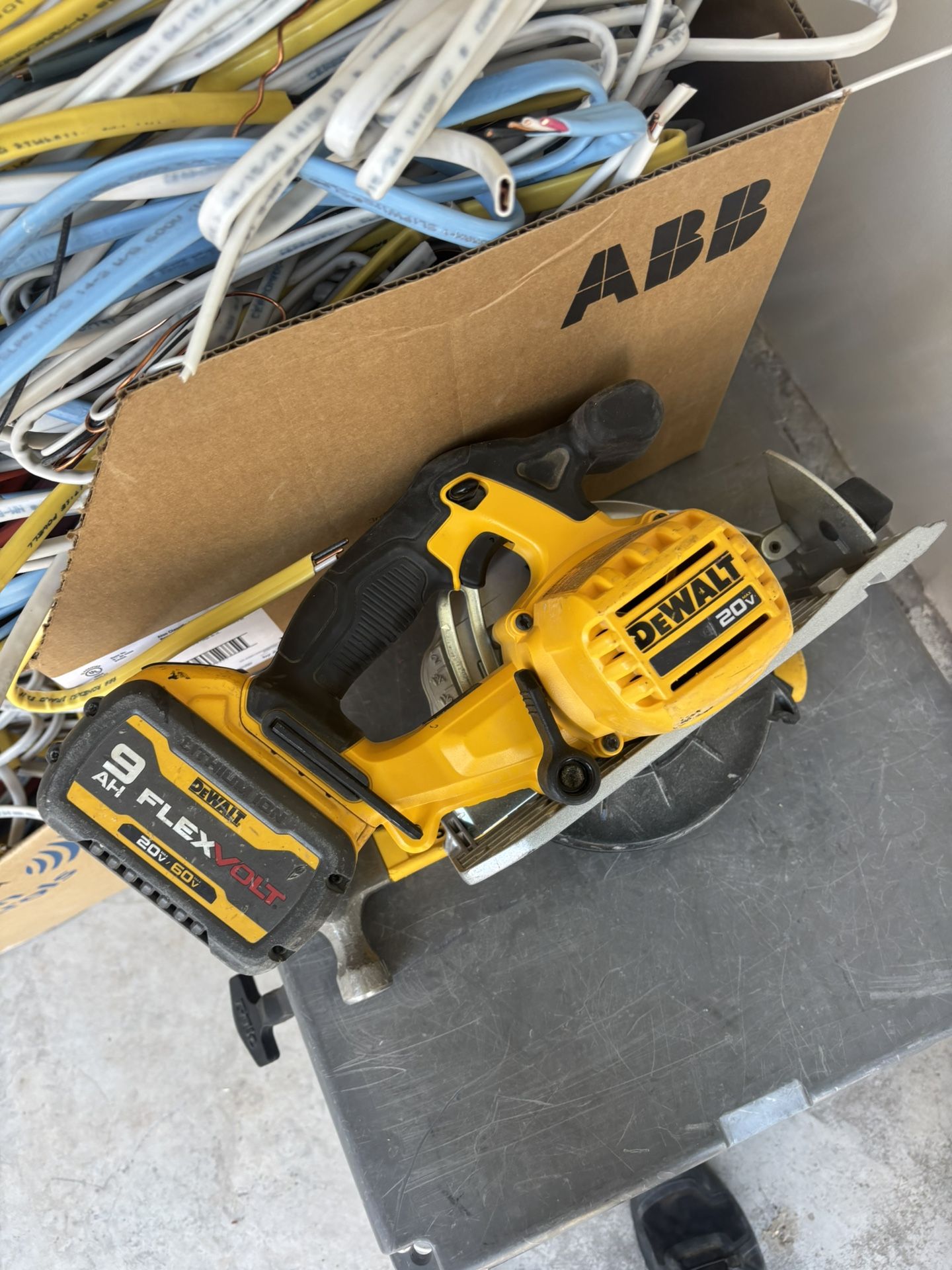 Dewalt Circular Saw And 9 Ah Battery