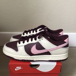 Nike Dunk Low (Size 9)